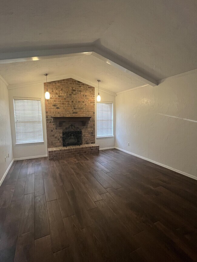 Building Photo - 109 E 17th St