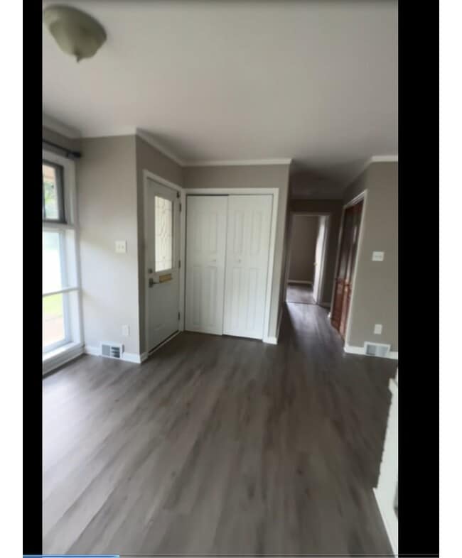 Dining Room/Entry - 7504 June St