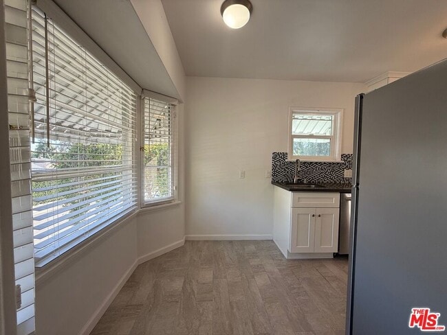 Foto del edificio - 1155 N Genesee Ave