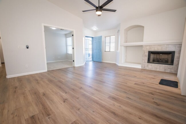 Building Photo - 4 Bedroom, 2 Bath, Split Floor Plan, 2 Car Garage, Central A/C