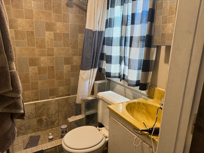 Foto del edificio - Cozy 1 Bed/1 Bath Home with Shared Yard!