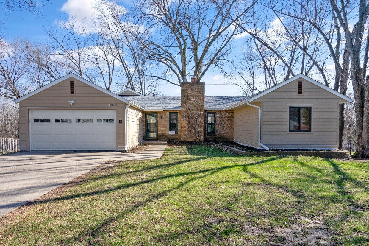 1090 Cullen Ave, Mendota Heights, MN 55120 House Rental in Mendota