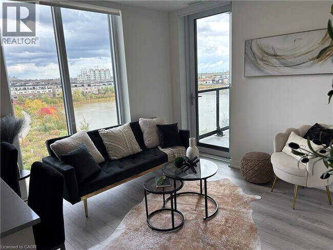 Photo du bâtiment - 510-3079 TRAFALGAR Road