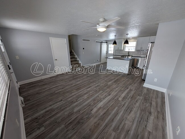 Foto del edificio - Updated 3-Bedroom Split-Level with Open Kitchen & Finished Lower Level