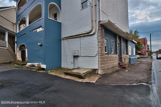 Building Photo - 401 Valley Ave