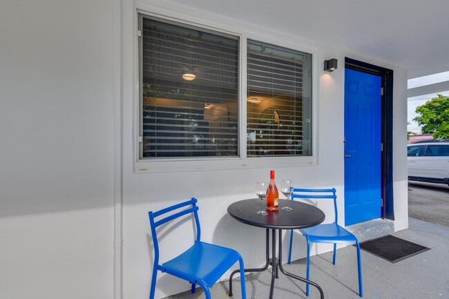 Building Photo - 412 NE 4th Ave