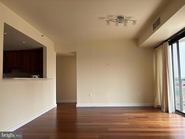 Foto del edificio - 1530 Key Blvd