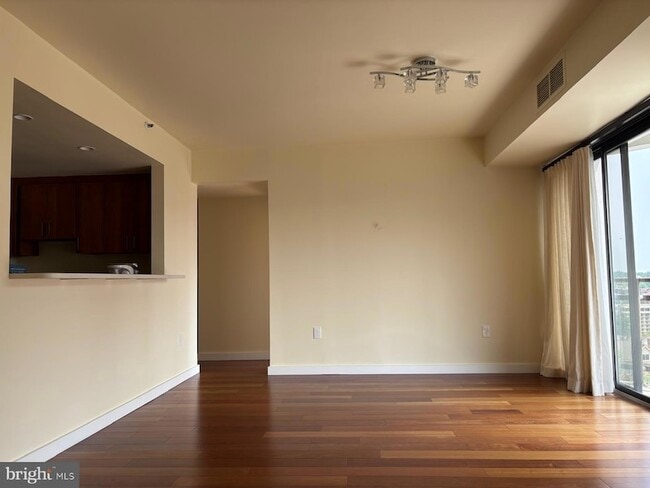 Building Photo - 1530 Key Blvd