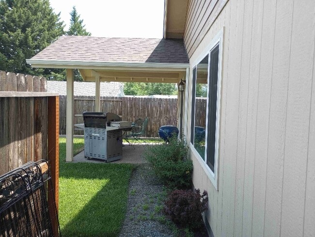 Building Photo - 1317 NW Conklin Ave