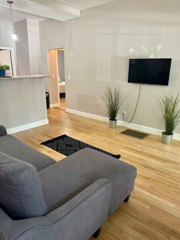 Foto principal - 1235 Highland St