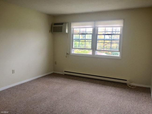 Building Photo - 29 Dinan Dr