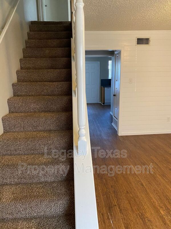 Building Photo - 1407 Courtney Pl