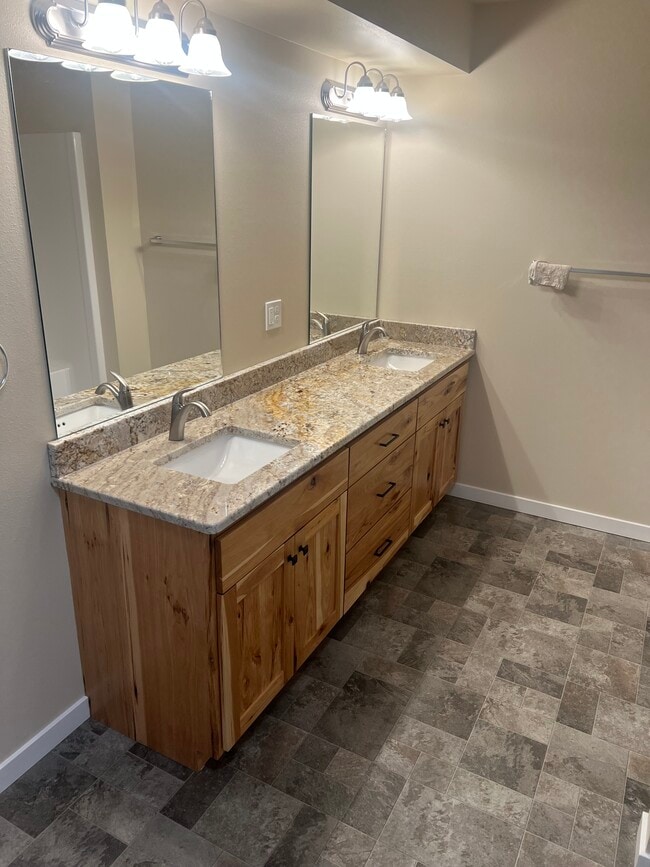 Master Bath - 1416 Edington Ave