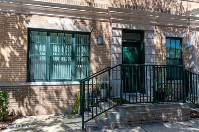 Building Photo - 1661 Riverside Ave