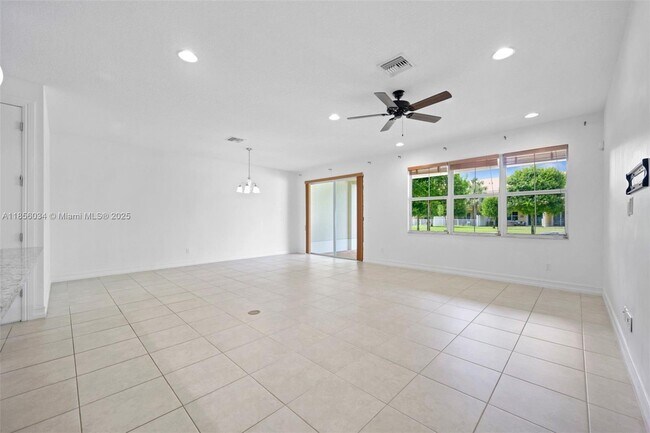 Foto del edificio - 11941 Park Central Blvd