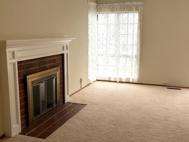 Building Photo - 2219 Hamilton Ave