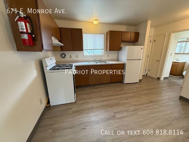 Foto del edificio - 671 E Monroe Ave