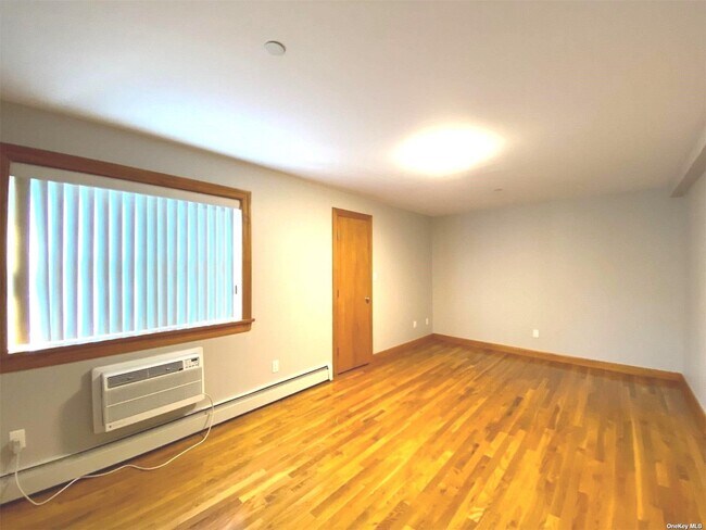 Foto del edificio - 42-28 214th Pl