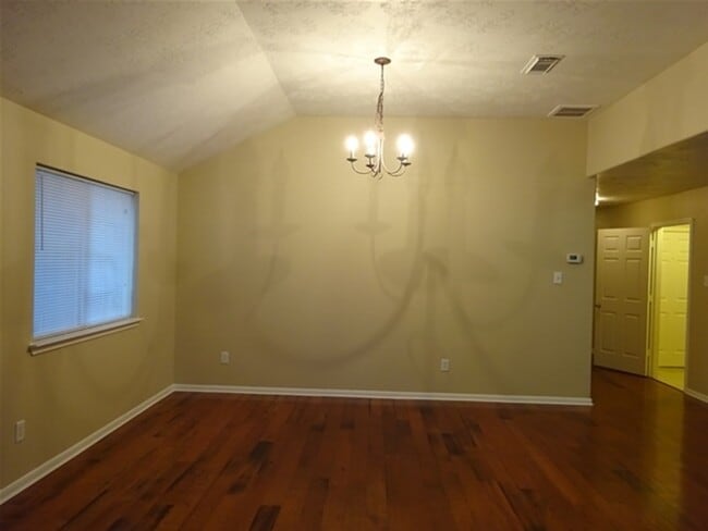 Foto del edificio - 7111 Brown Bark