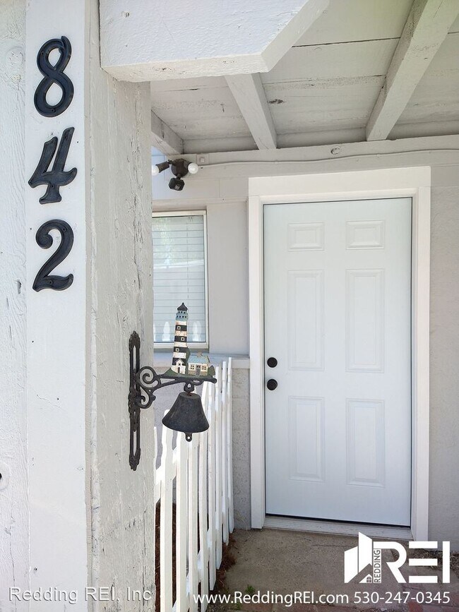 Building Photo - 3 br, 2 bath House - 842 Locust St