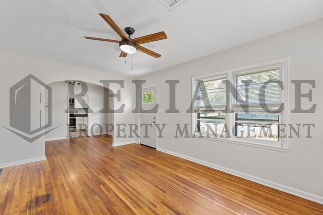 Foto del edificio - 653 Harding St