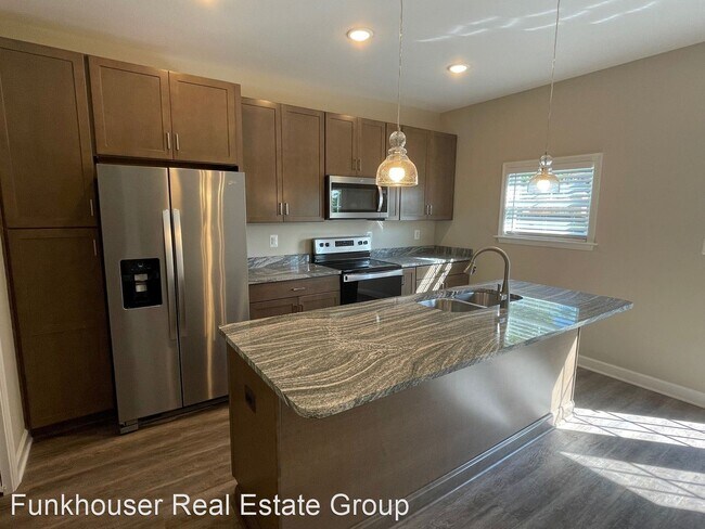 Building Photo - 3 br, 2.5 bath House - 1497 Palomino Trail