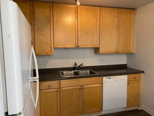 Building Photo - 509 Spruce Dr