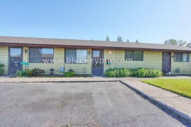 Foto del edificio - Unit #4- 2 Bed, 1 Bath Unit in Battle Grou...