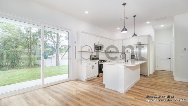 Foto del edificio - 8202 N Triana Dr