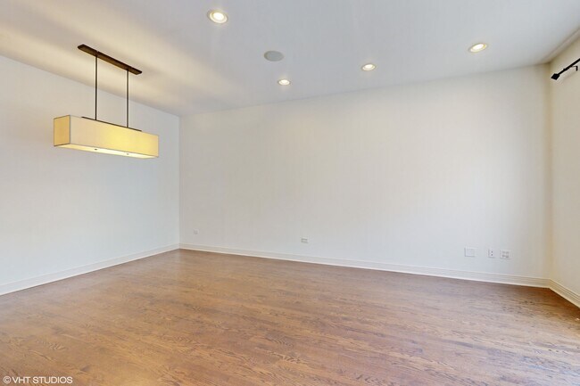 Building Photo - 105 S Racine Ave