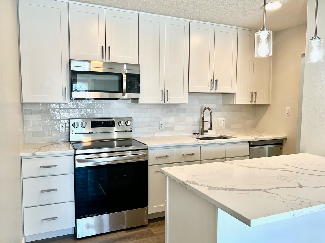Foto principal - 2500 S York St