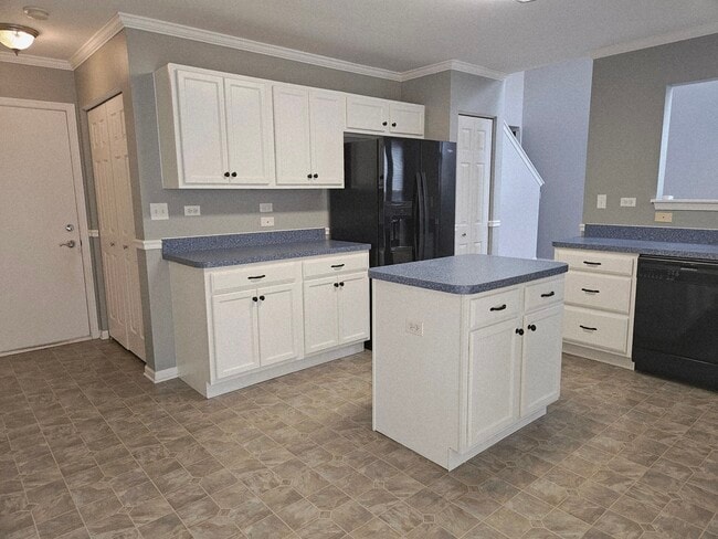 Building Photo - 504 Lancaster Dr