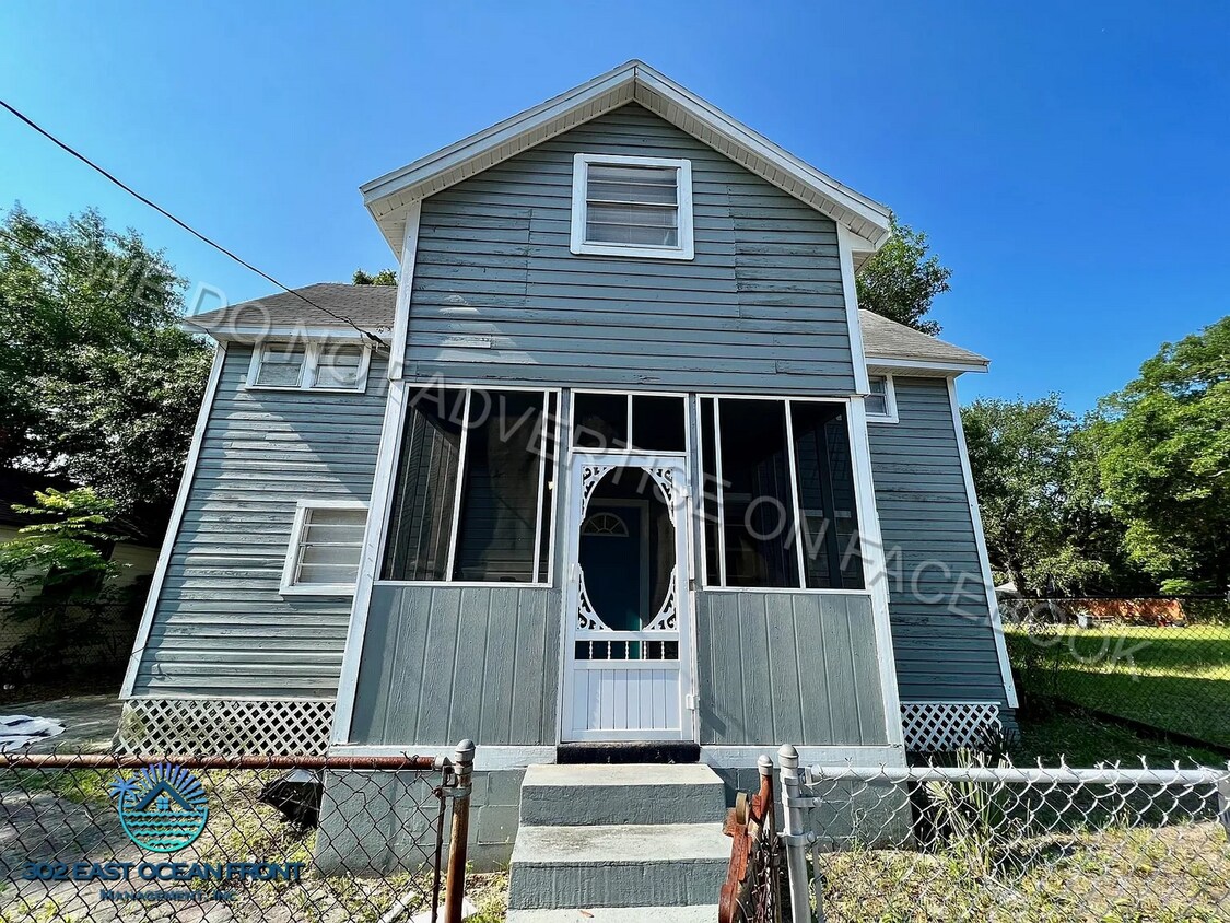 Foto principal - Amazing 4 bedroom / 1 bathroom home availa...