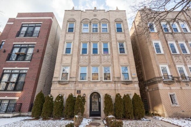 Foto del edificio - 4 bedroom in Chicago IL 60659