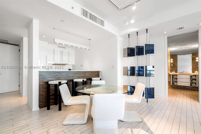 Building Photo - 2201 Collins Ave
