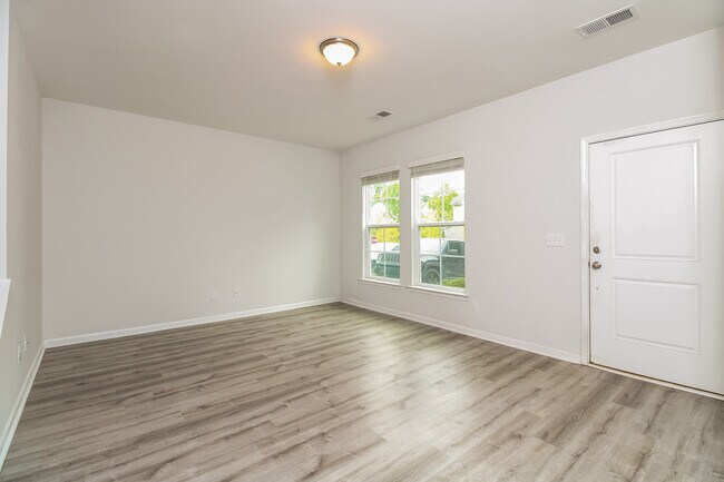 Building Photo - 335 Northwood St, Columbia, SC