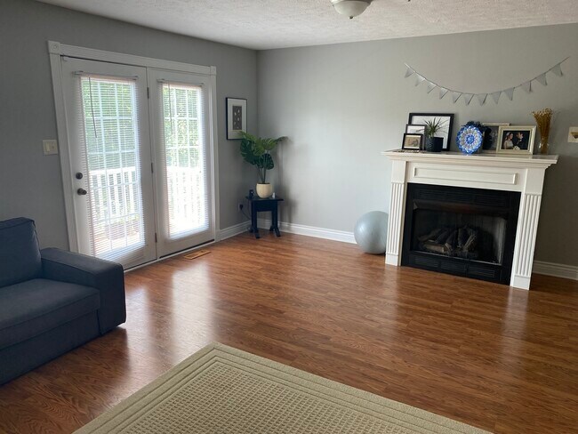 Building Photo - 1420 Meadowbrook Dr
