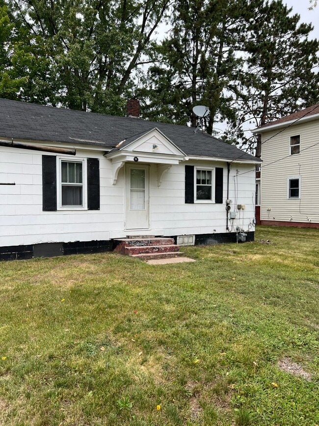 Building Photo - Charming 2 Bedroom and 1 Bath House Availa...