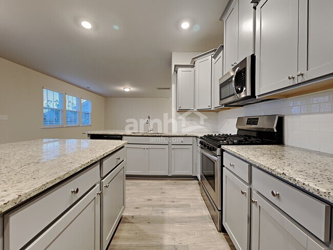 Building Photo - 514 Singing Bush Ave