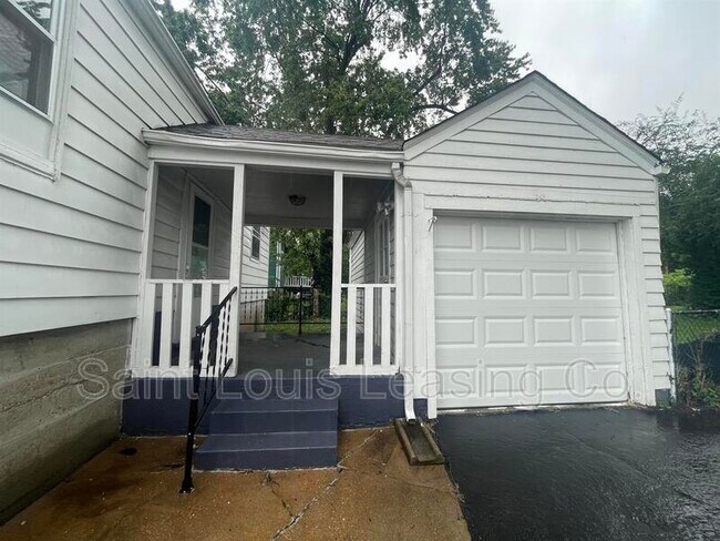 Building Photo - 6828 N Hanley Rd