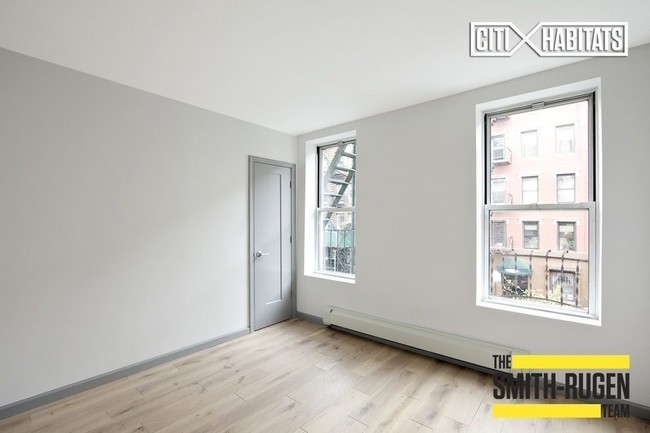 Building Photo - 332 E 6th St