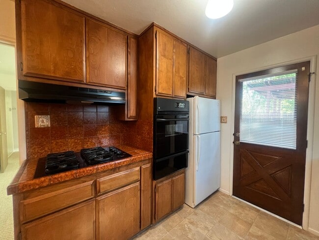 Building Photo - NICE 3 BEDROOM HOME IN ROSEVILLE!