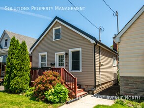 Building Photo - 146 Garside Ave N