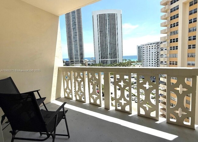 Building Photo - 1817 S Ocean Dr
