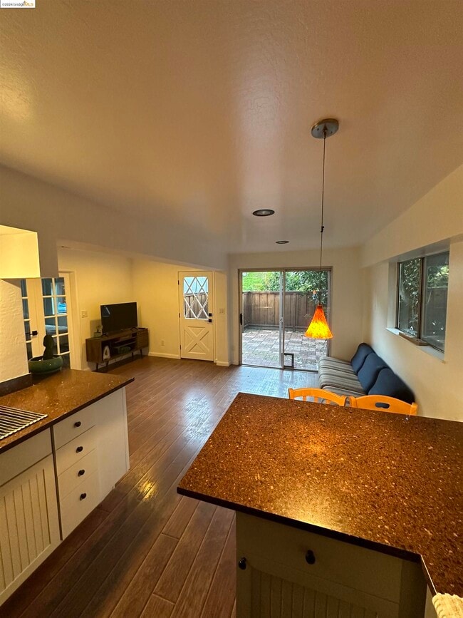Building Photo - 255 Clorinda Ave