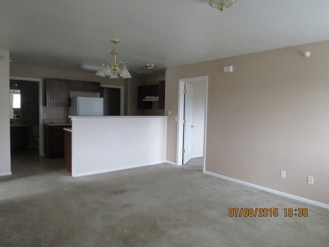 Building Photo - Ranch Style Condo!
