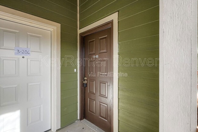 Building Photo - 540 S Forest St