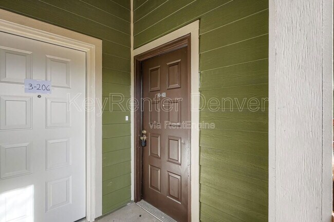 Foto del edificio - 540 S Forest St