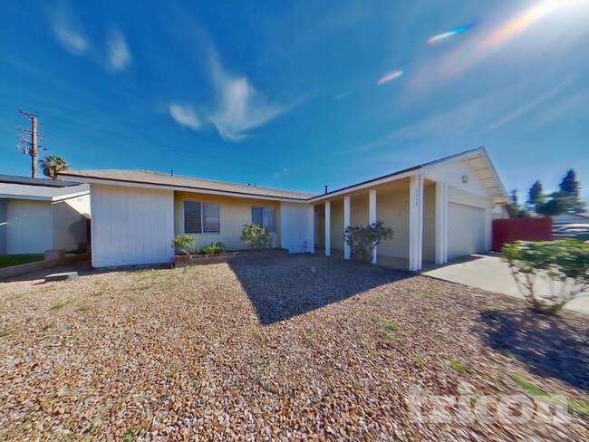 Building Photo - 14948 Cliffrose Ct