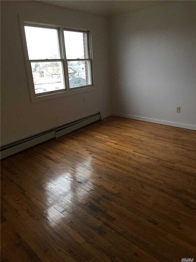 Building Photo - 915 College Pl